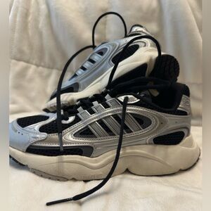Adidas Ozmillen silver black grey size 6 youth